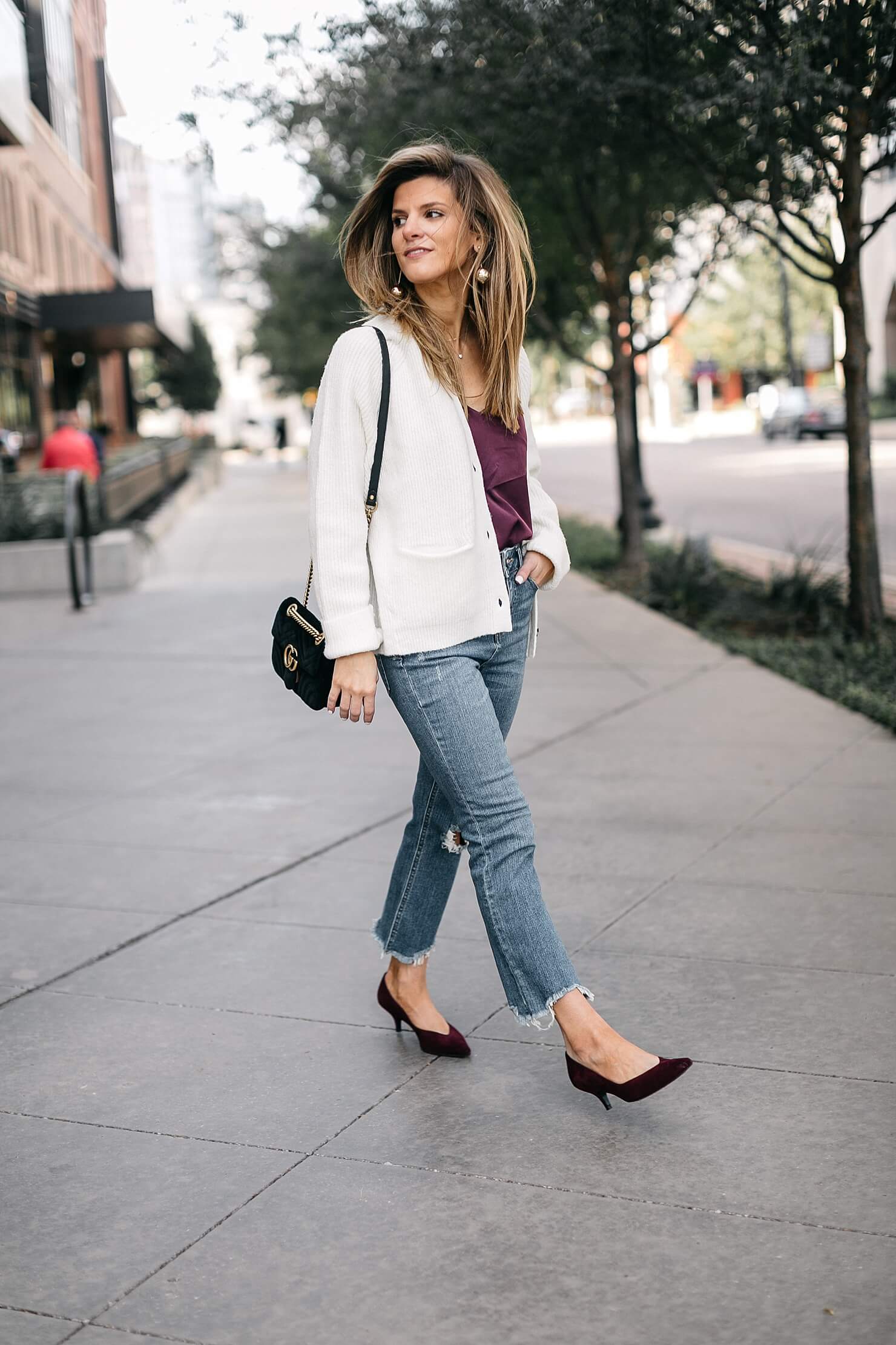 Casual Chic: Burgundy Kitten Heels with Frayed Jeans Casual Chic: Burgundy Kitten Heels with Frayed Jeans — Kitten Heels Outfits
