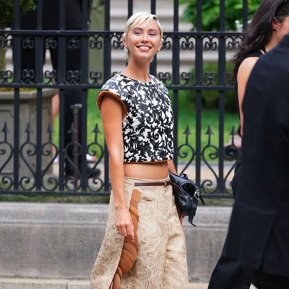 Patterned Cropped Top and Wide-Leg Skirt for a Bold Statement Patterned Cropped Top and Wide-Leg Skirt for a Bold Statement — Outfits for Women in Their 20s