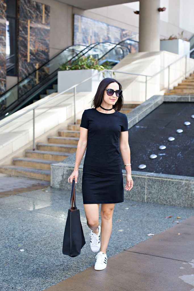 Striped Tee Dress with Unbuttoned Shirt and Straw Tote Striped Tee Dress with Unbuttoned Shirt and Straw Tote — T Shirt Dress Outfits