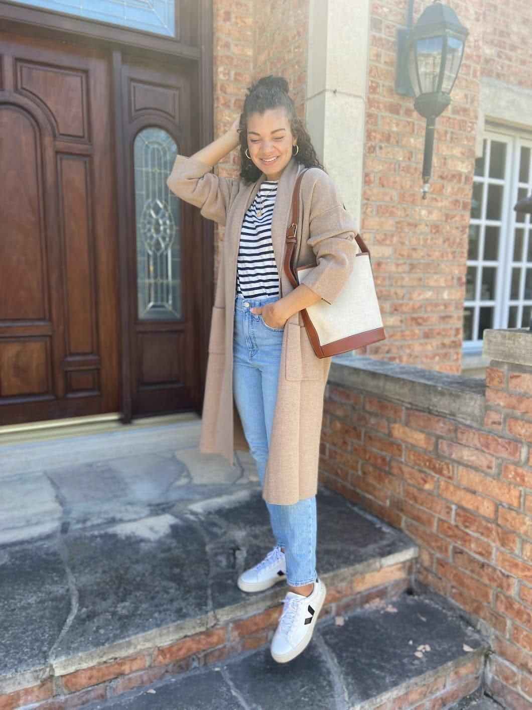 Cozy Daytime Look: Veja Sneakers with a Long Cardigan and Jeans — Veja Outfits