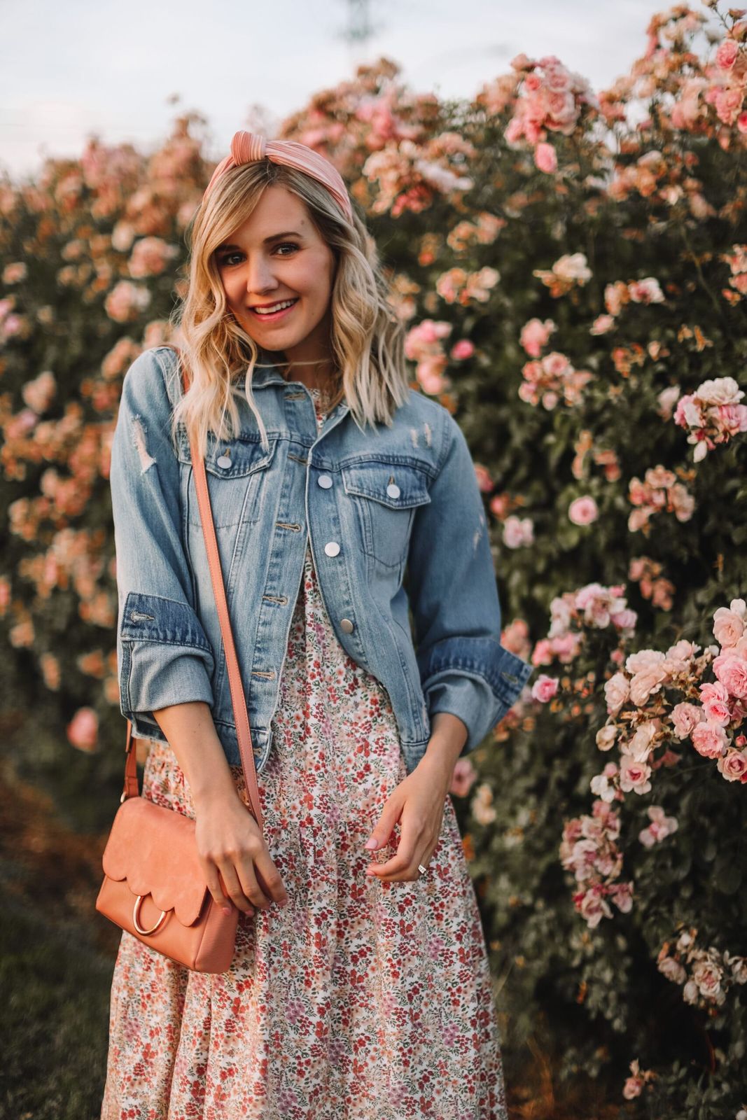 Floral Print Midi Dress with Denim Jacket and Pink Accessories — Midi Dress Outfits