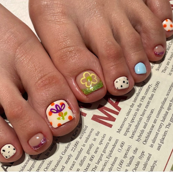 Mixed Art Floral Polka Dot Toes Mixed Art Floral Polka Dot Toes — Toe Nail Art