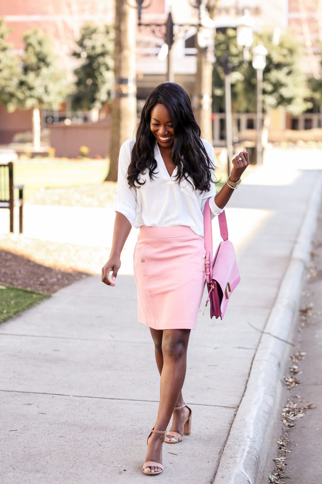 Casual Chic: Gingham Shirt with Cardigan and Skinny Jeans Casual Chic: Gingham Shirt with Cardigan and Skinny Jeans — Internship Outfits