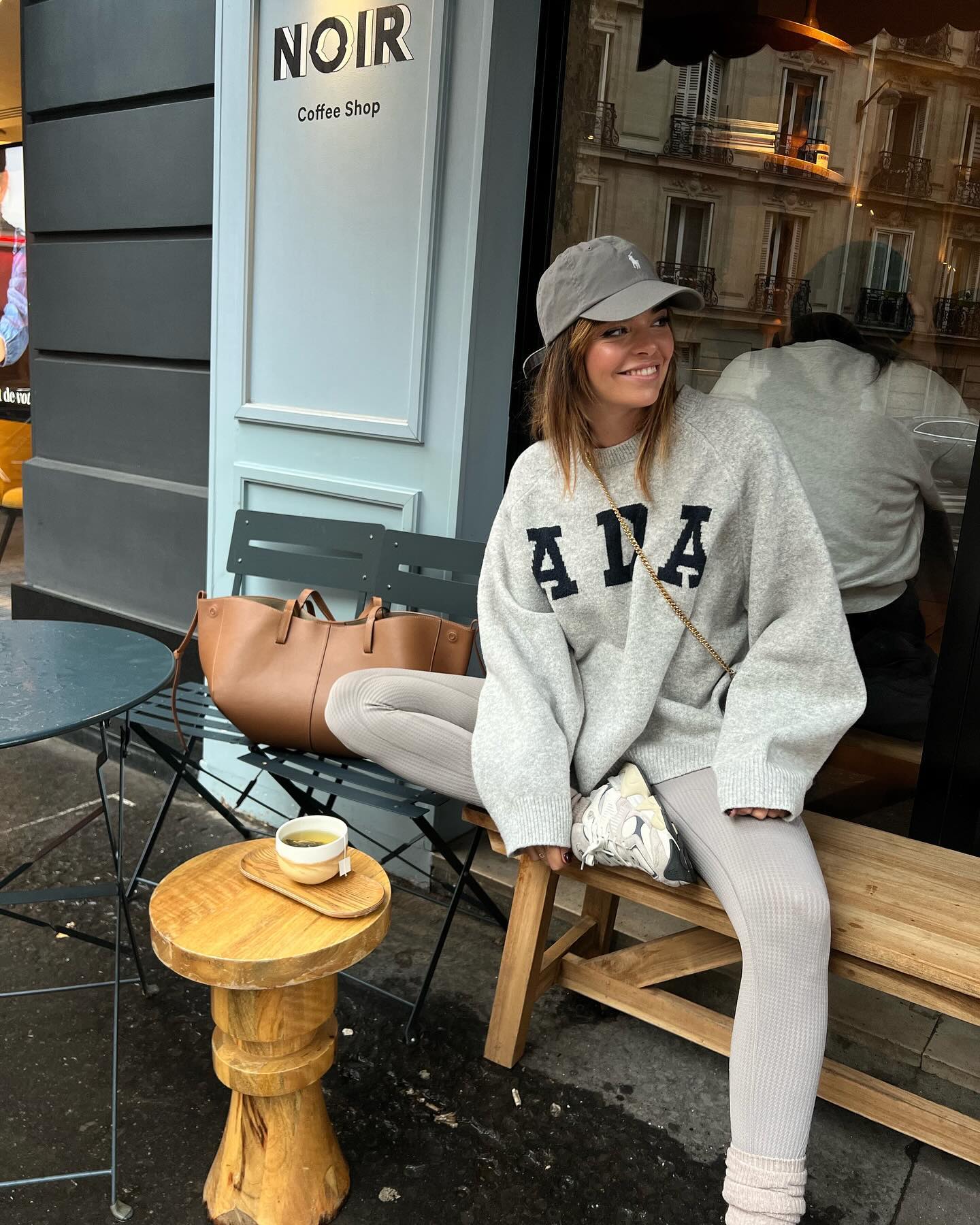Cozy Athleisure: New Balance with an Oversized Sweater Cozy Athleisure: New Balance with an Oversized Sweater — New Balance Outfits