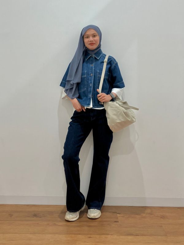 Layered Denim: Dark Wash Bootcut Jeans with Double Denim Shirts and Sneakers Layered Denim: Dark Wash Bootcut Jeans with Double Denim Shirts and Sneakers — Bootcut Jeans Outfits