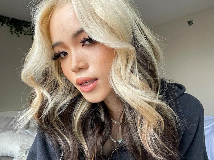 Two-Tone Shoulder Length Waves — Haircuts for Long Faces