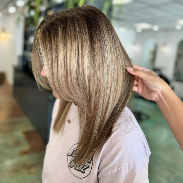 Sharp Contrast Highlights on Blonde Lob Sharp Contrast Highlights on Blonde Lob