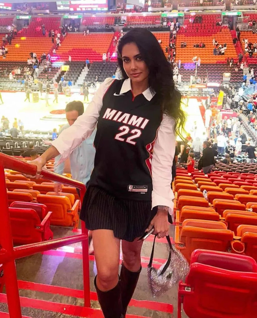 Layered Jersey and Mini Skirt for a Chic Game Look — Basketball Game Outfits