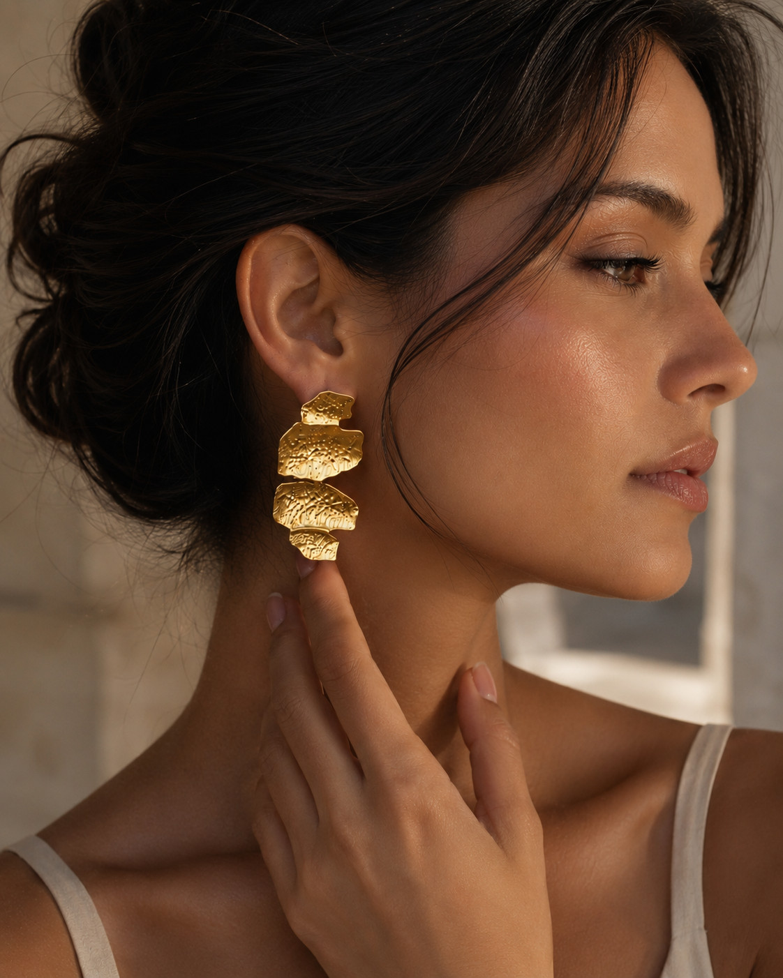 Hammered Gold Geometric Statement Earrings with a Tank Top Hammered Gold Geometric Statement Earrings with a Tank Top — Statement Earrings Outfits