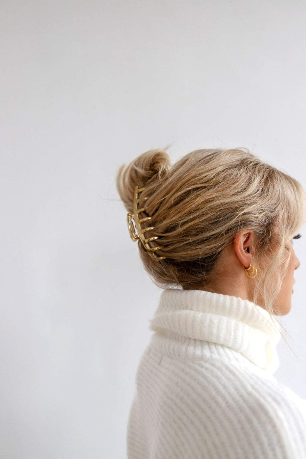 Blonde Low Bun With Gold Geometric Clip — Claw Clip Hairstyles