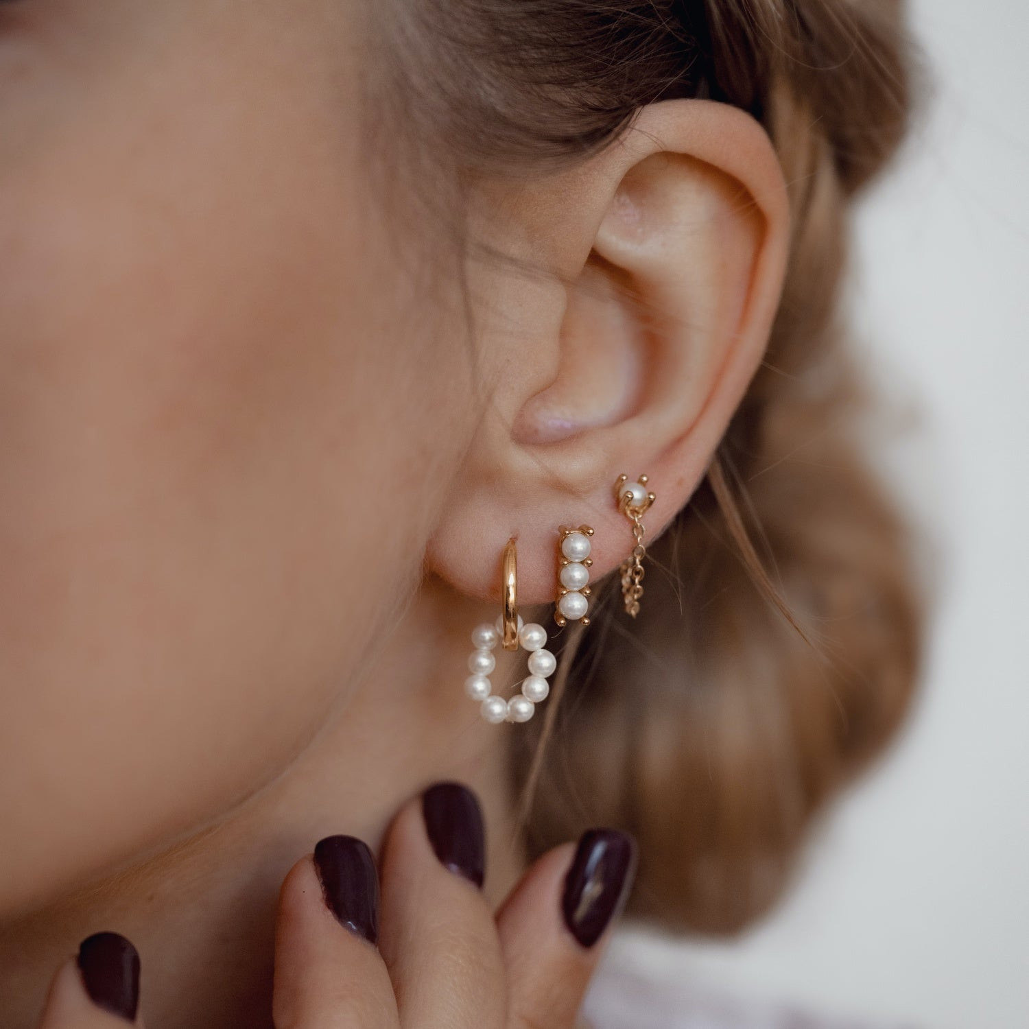 Unique Bow-Shaped Pearl Earrings for a Statement Casual Look Unique Bow-Shaped Pearl Earrings for a Statement Casual Look — Pearl Earrings Outfits