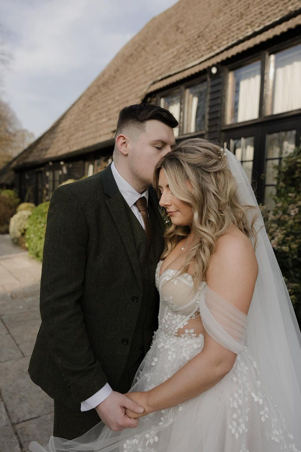 Loose Curls with Side-Swept Bangs Loose Curls with Side-Swept Bangs — Wedding Hairstyles with Veil