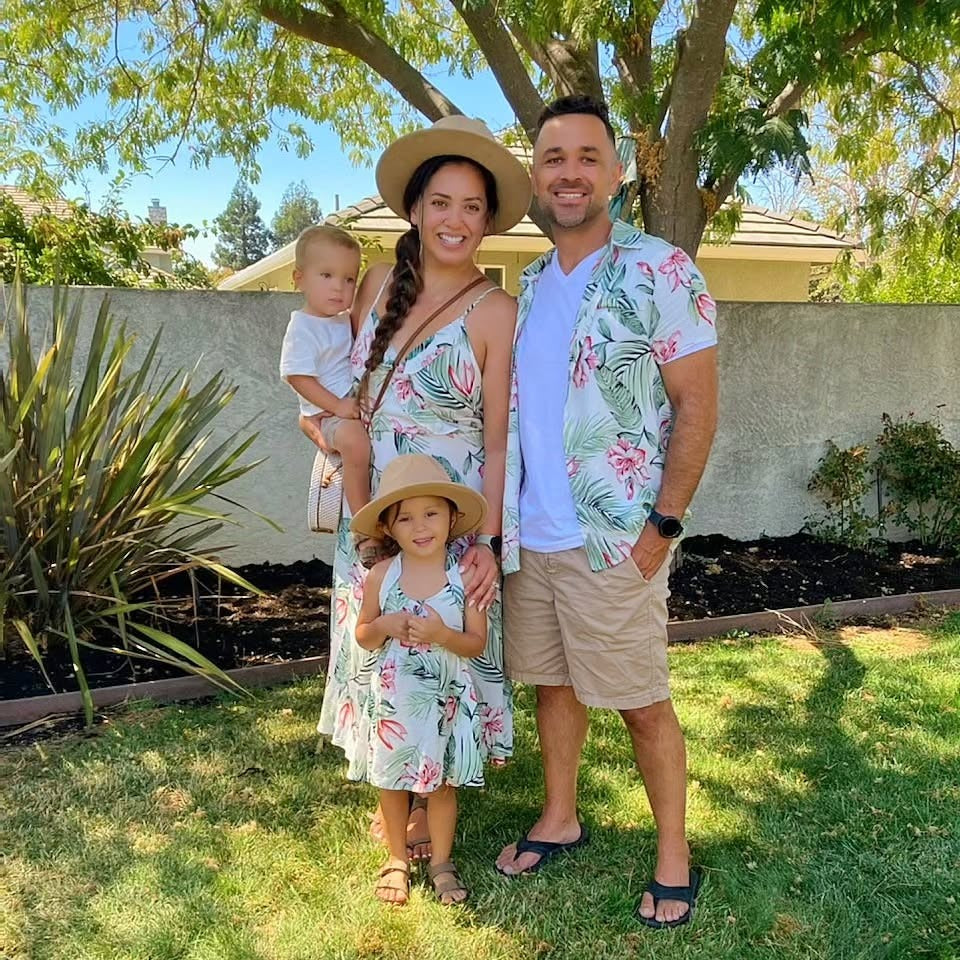14 Modern Matching Family Outfits for Casual Days – CreativeBooster