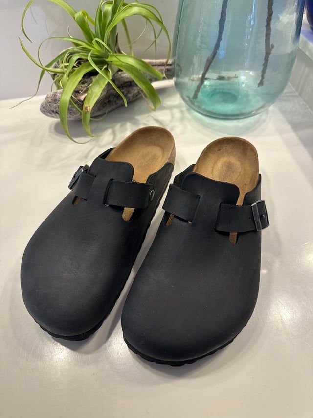 Classic Black Leather Birkenstock Bostons Classic Black Leather Birkenstock Bostons — Birkenstock Boston Outfits