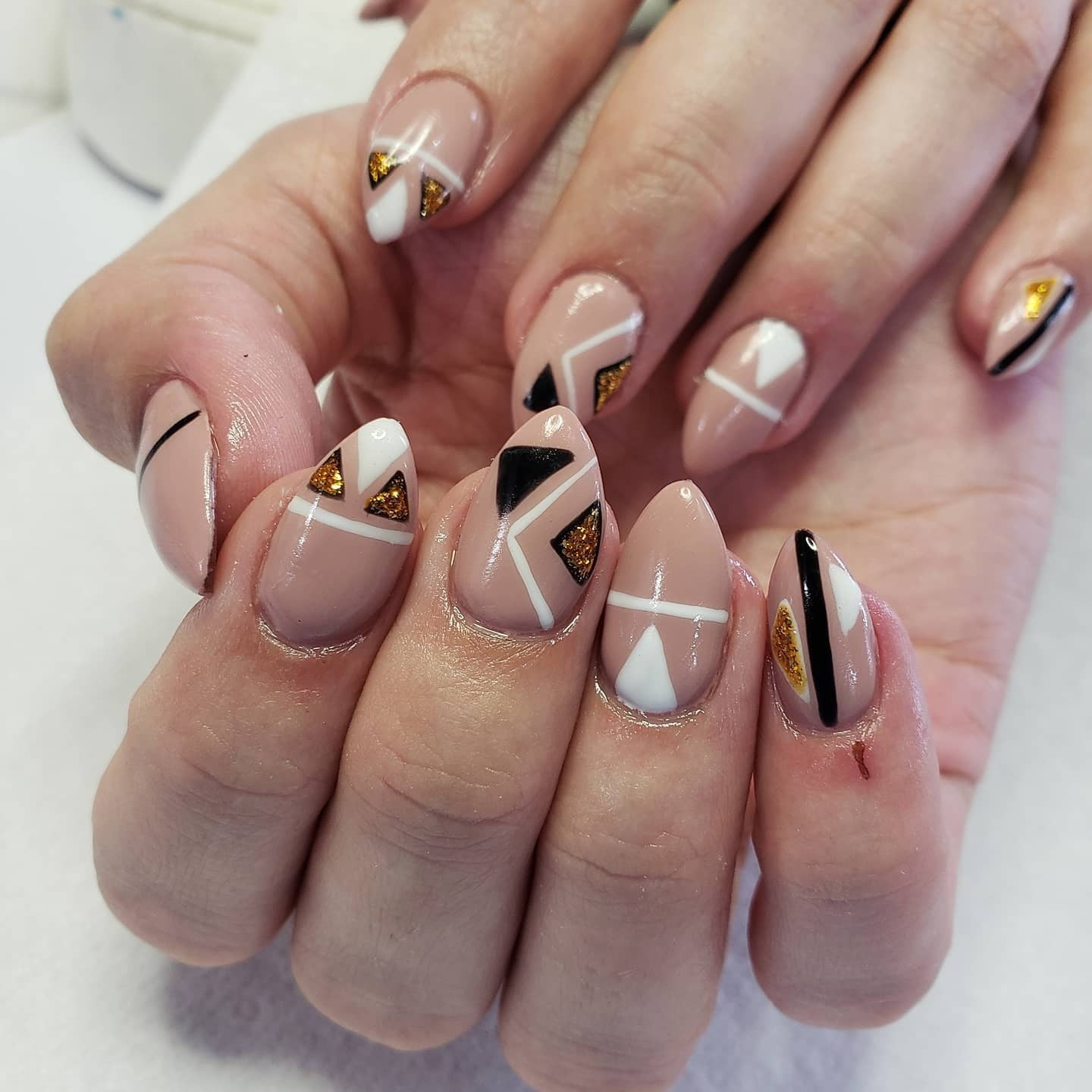 Nude Geometric Accent Almond Nails Nude Geometric Accent Almond Nails — Geometric Nails