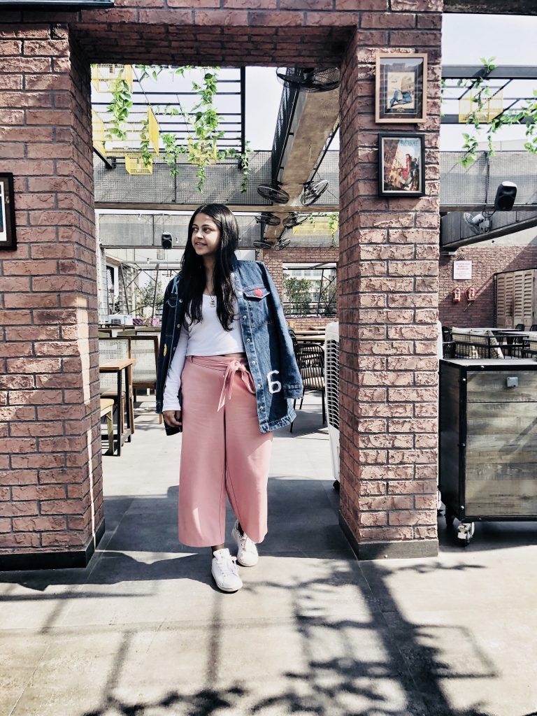 Relaxed Silhouette: Wide-Leg Culottes with a Denim Jacket — Outfits for Skinny Girls