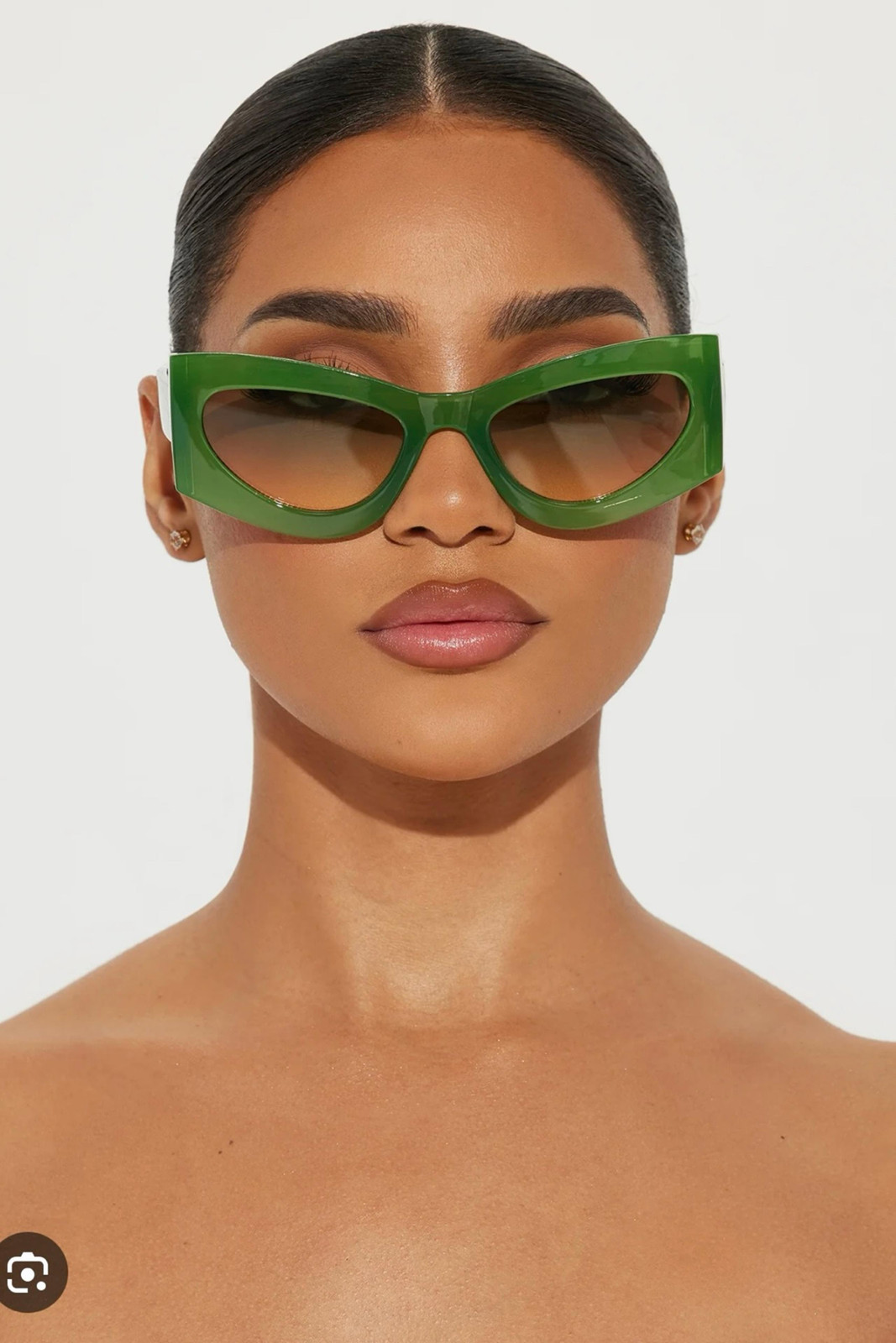 Oversized Green Cat Eye Sunglasses for a Casual Statement Oversized Green Cat Eye Sunglasses for a Casual Statement — Cat Eye Sunglasses Outfits