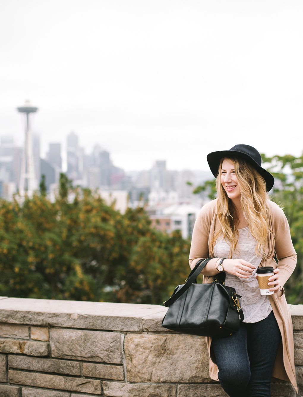 Beige Cardigan and Fedora for a Casual Seattle Day Beige Cardigan and Fedora for a Casual Seattle Day — Seattle Outfits