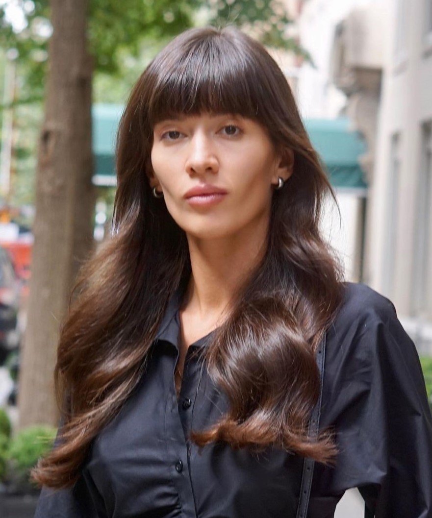 Sophisticated Simplicity: Ruched Collared Shirt with Blunt Bangs