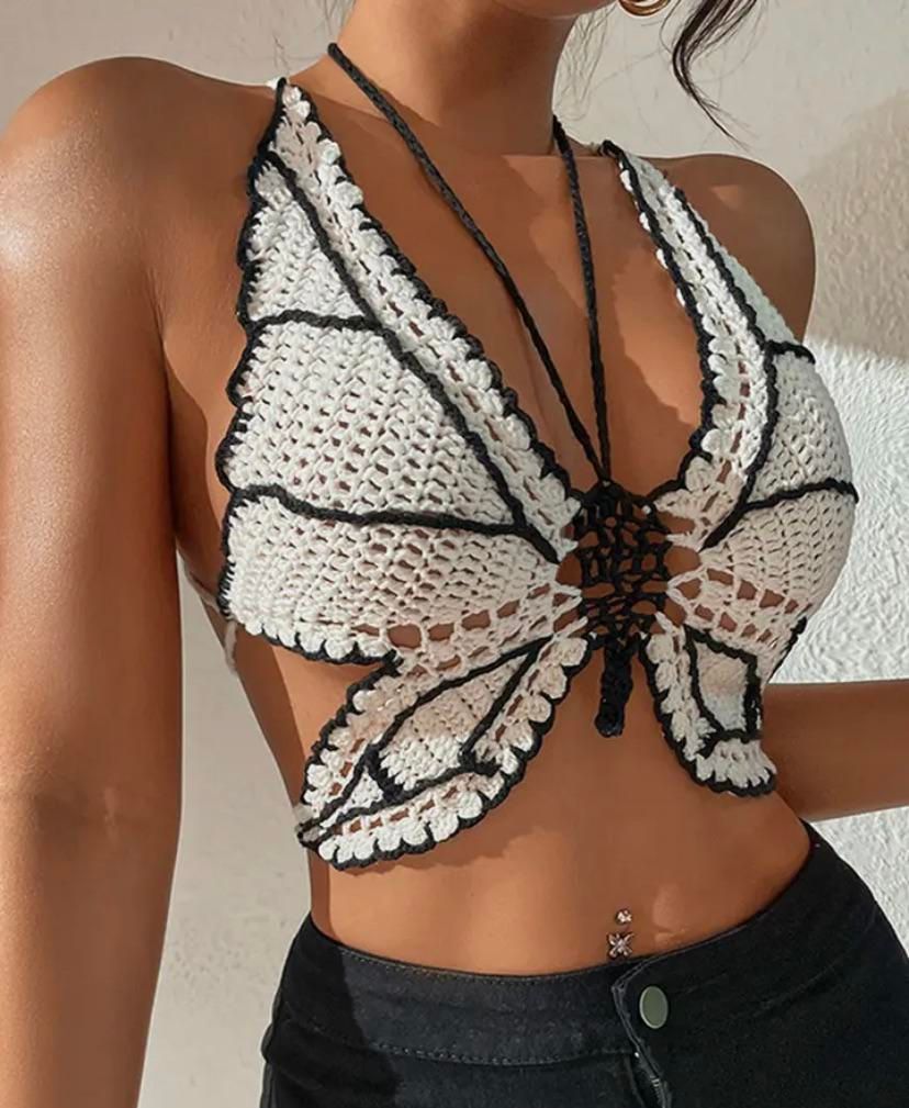 Casual Summer: Paisley Halter Top with Denim Shorts Casual Summer: Paisley Halter Top with Denim Shorts — Outfits for Small Bust