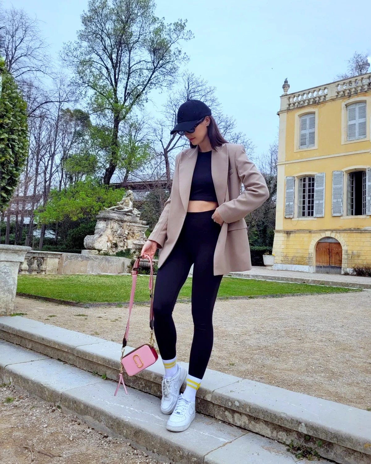 Oversized Blazer Meets Sporty Elements: Cap, Crop Top, and Bright Socks Oversized Blazer Meets Sporty Elements: Cap, Crop Top, and Bright Socks — Sporty Chic Outfits
