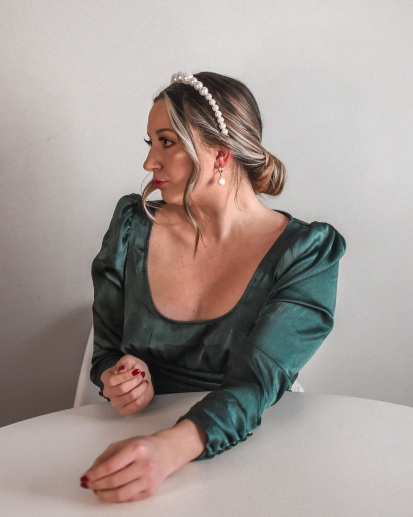Pulled-Back Bun With Pearl Headband Pulled-Back Bun With Pearl Headband — Pearl Headband Hairstyles