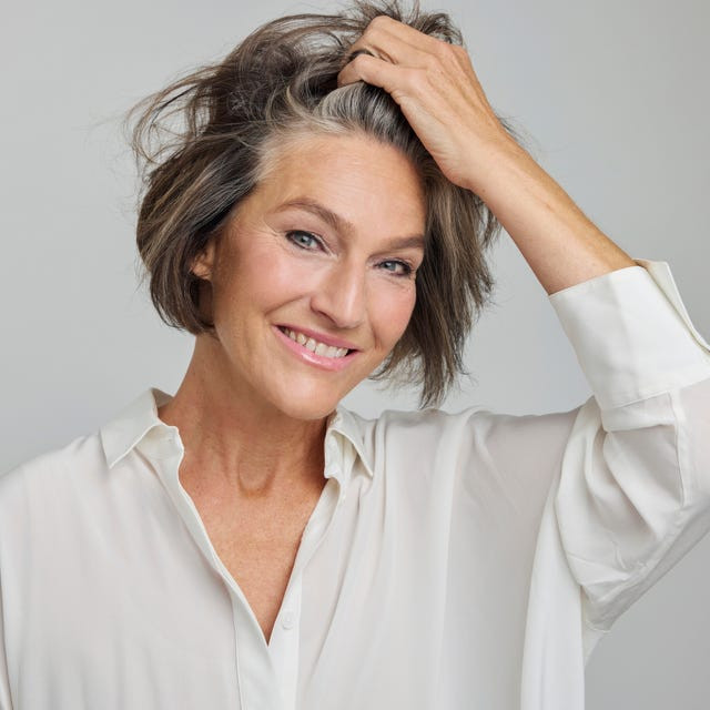 Natural Gray Bob With Visible Darker Roots Natural Gray Bob With Visible Darker Roots — Hair Color to Hide Gray