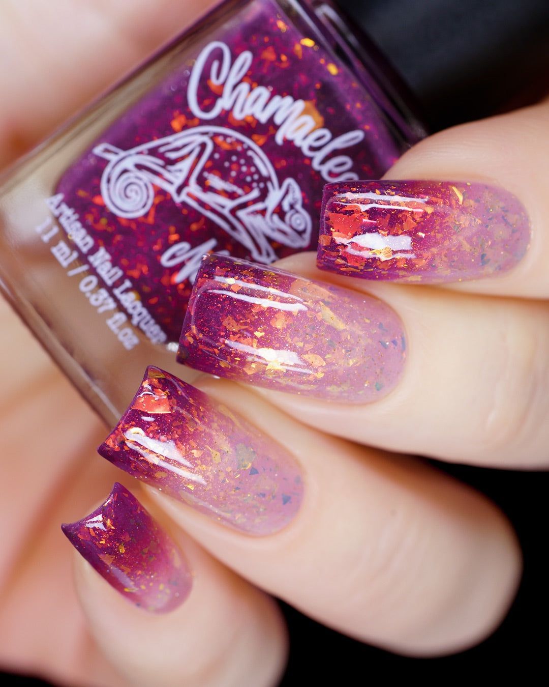 Glossy With Flakes Visual Idea Glossy With Flakes Visual Idea — Thermal Nails
