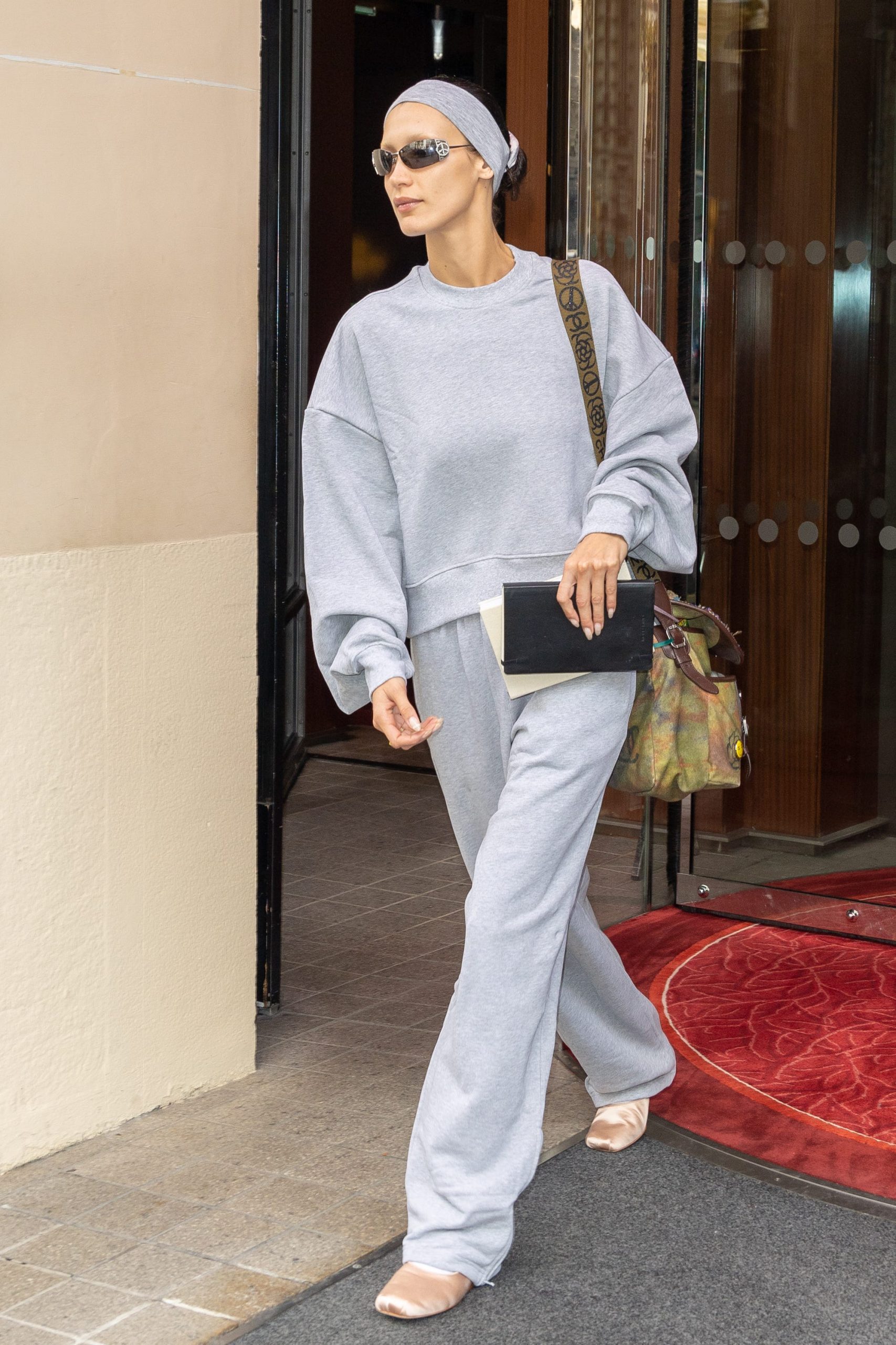 9 It-Girl Airport Outfits To Steal For Your Next Jaunt Abroad