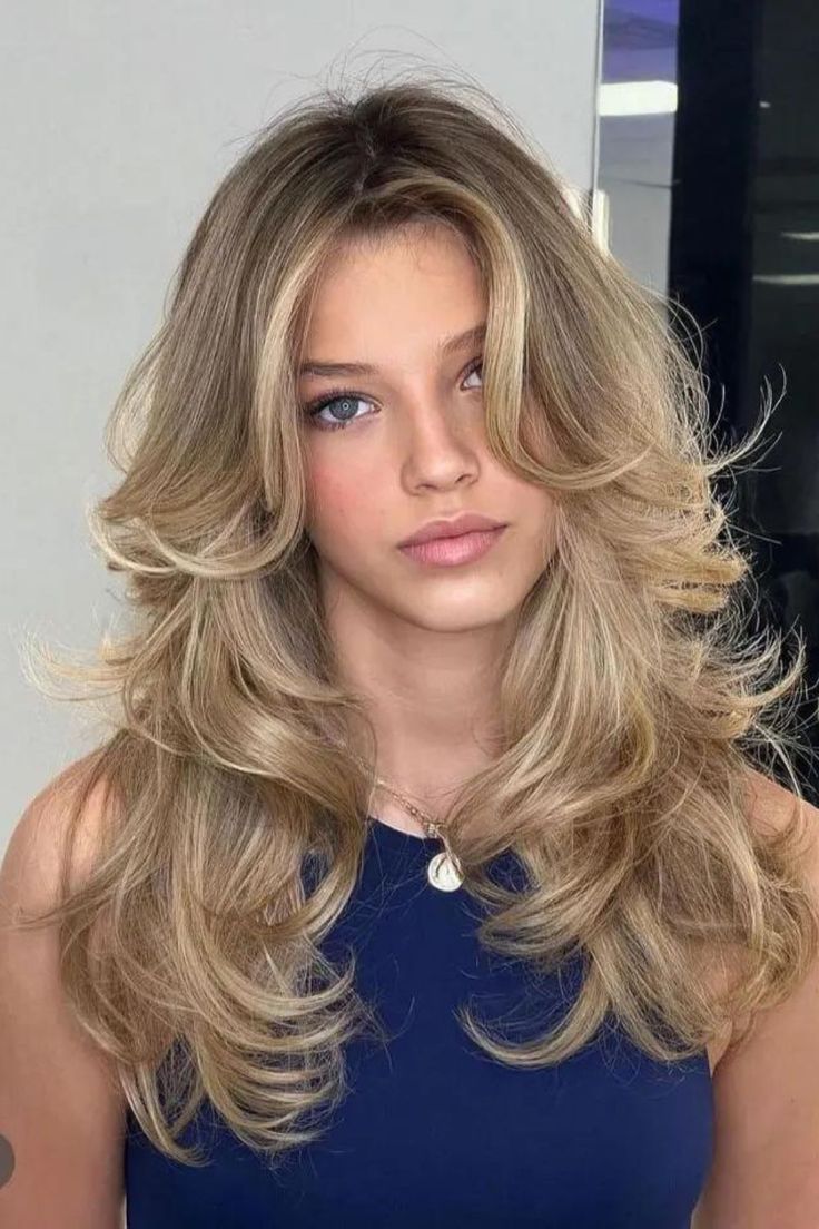 Ash Blonde With Bouncy Curls Ash Blonde With Bouncy Curls — 90s Blowout