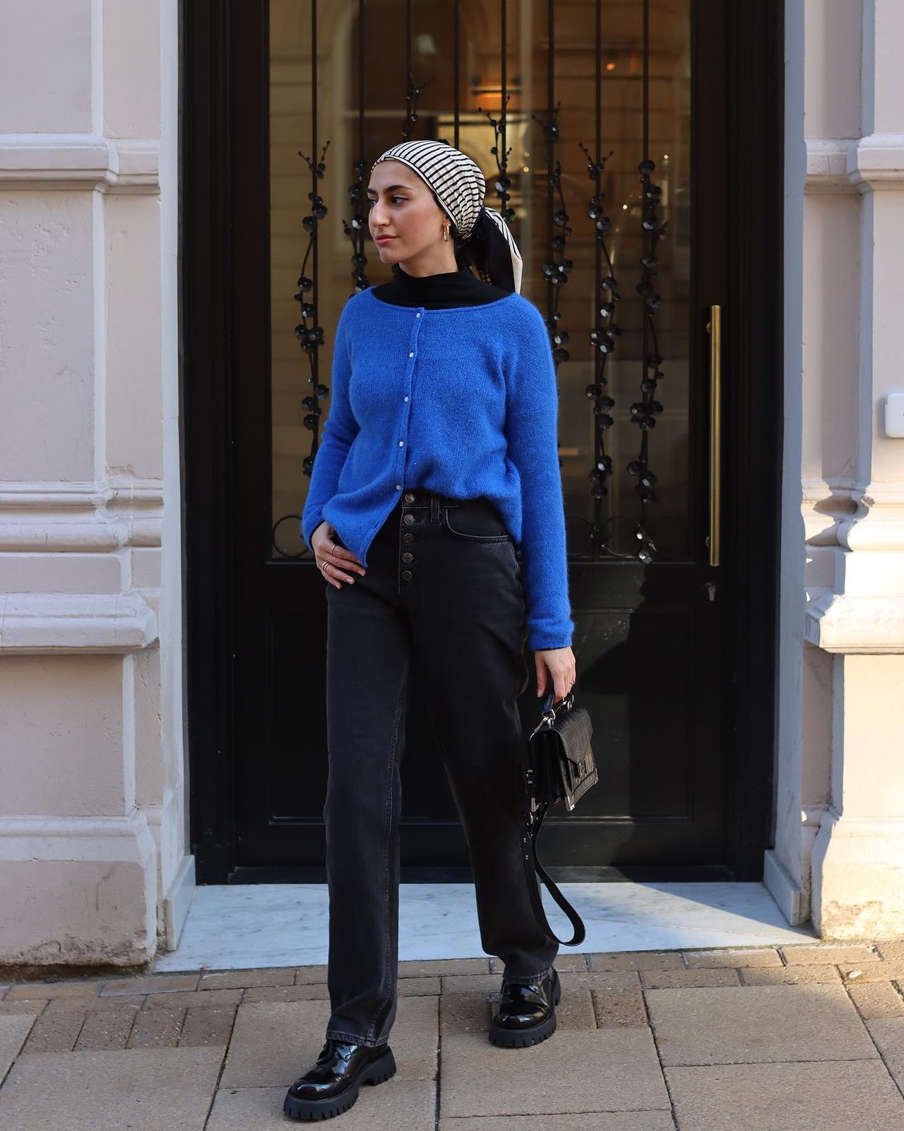 Bold Contrast: Wide-Leg Black Jeans with a Blue Cardigan Bold Contrast: Wide-Leg Black Jeans with a Blue Cardigan — Black Jeans Outfits
