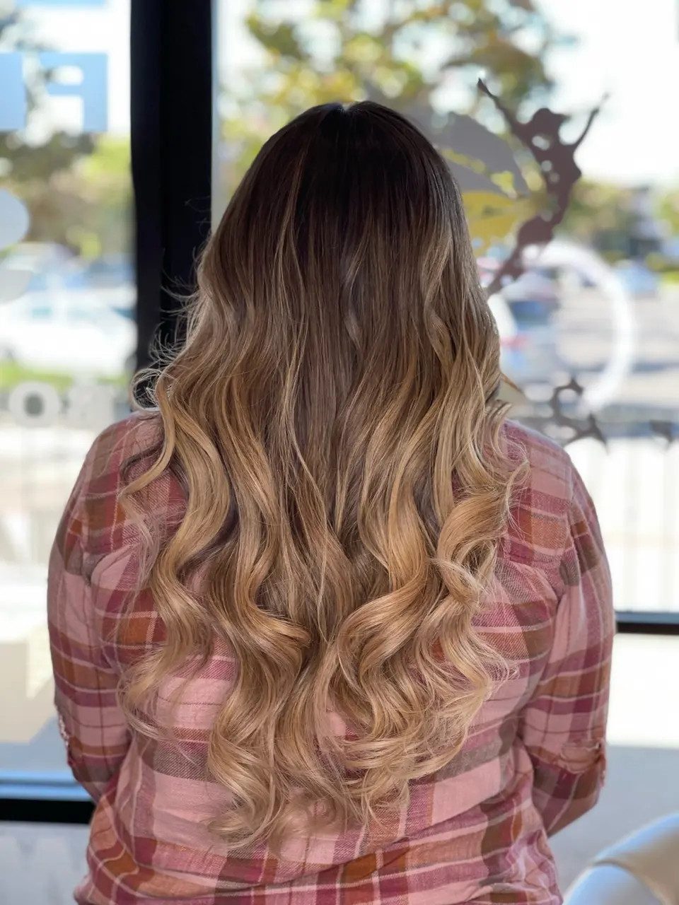 Dark Roots Blonde Balayage Mid-Back Waves Dark Roots Blonde Balayage Mid-Back Waves — Blonde Hair with Dark Roots
