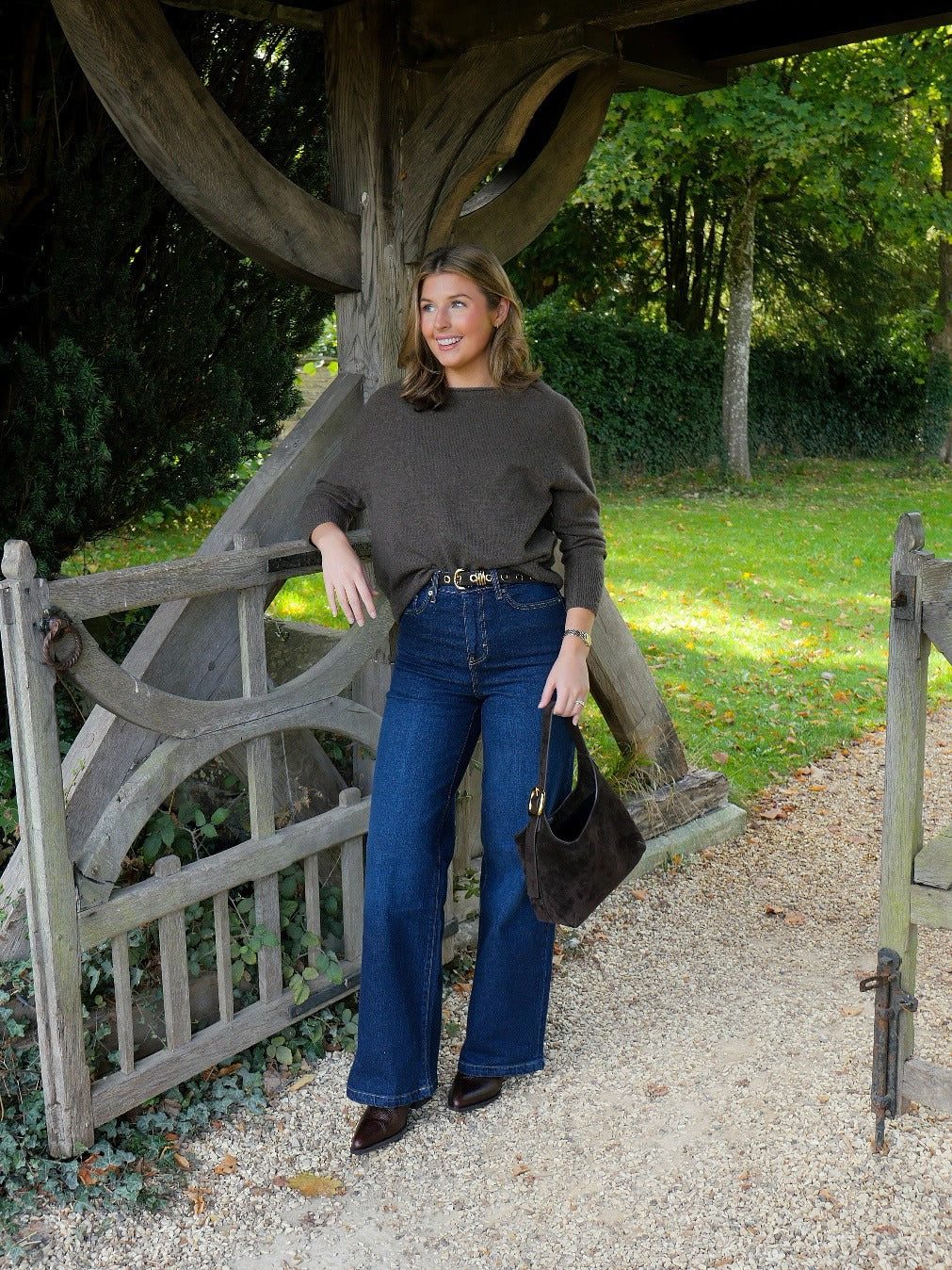 Classic Dark Brown Sweater and Heels with Wide Leg Jeans — Flare Jeans Outfits