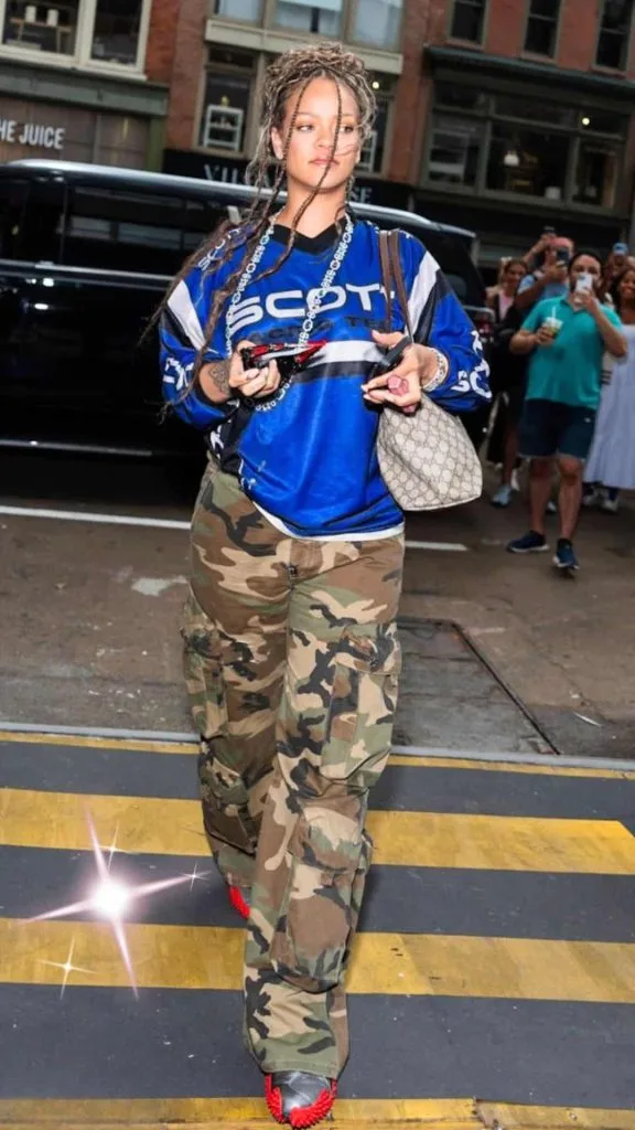 Baggy Camo Cargo Pants with Striped Shirt and Sneakers Baggy Camo Cargo Pants with Striped Shirt and Sneakers — Camo Outfits