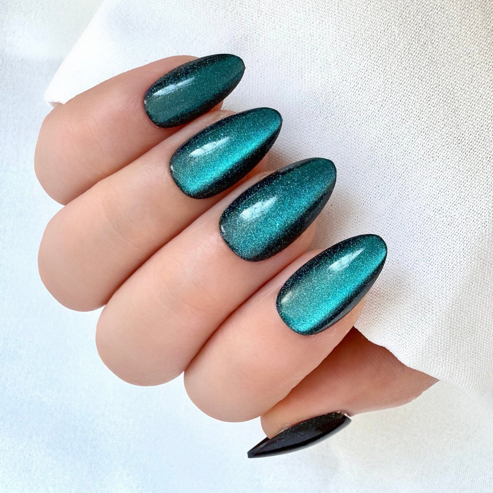 Cat S Eye Effect Visual Idea — Turquoise Nails