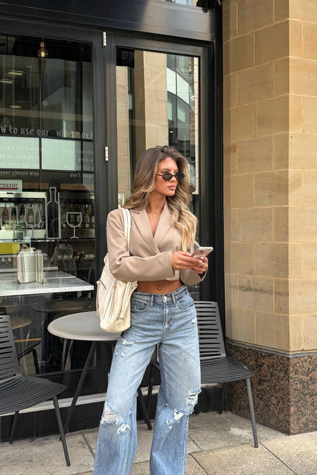 Baggy Ripped Jeans with Cropped Blazer and Heels Baggy Ripped Jeans with Cropped Blazer and Heels — Ripped Jeans Outfits