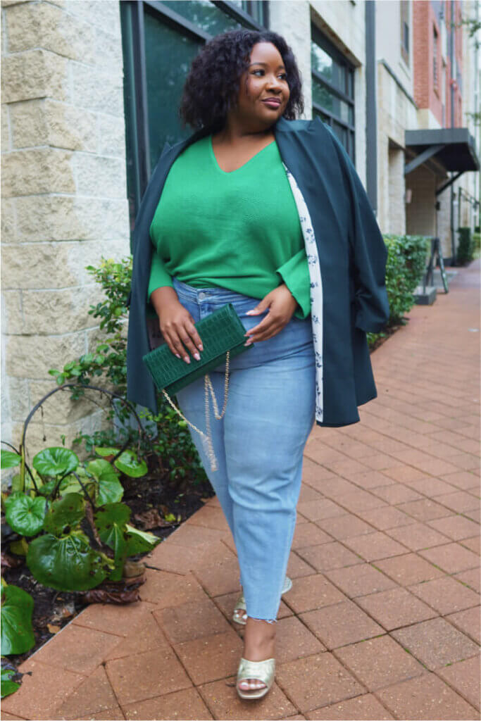 Relaxed Blazer Over a V-Neck Sweater with Straight-Leg Jeans Relaxed Blazer Over a V-Neck Sweater with Straight-Leg Jeans — Outfits for Apple Shape