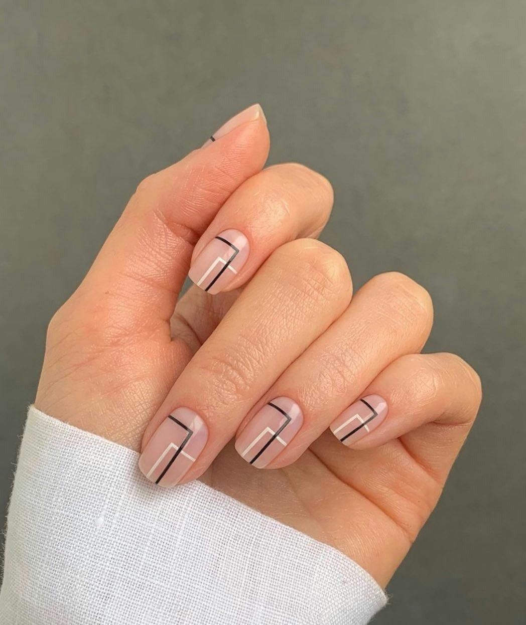 Glossy Visual Idea Glossy Visual Idea — Line Art Nails