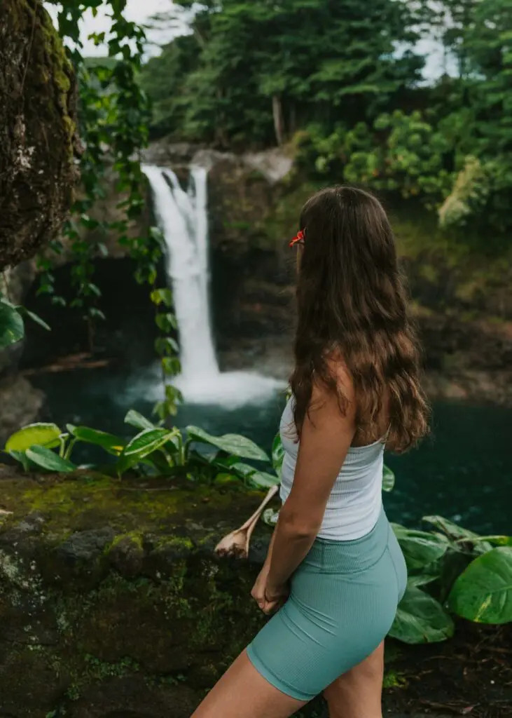 Colorful Crop Top and Yellow Wide-Leg Pants Colorful Crop Top and Yellow Wide-Leg Pants — Maui Outfits