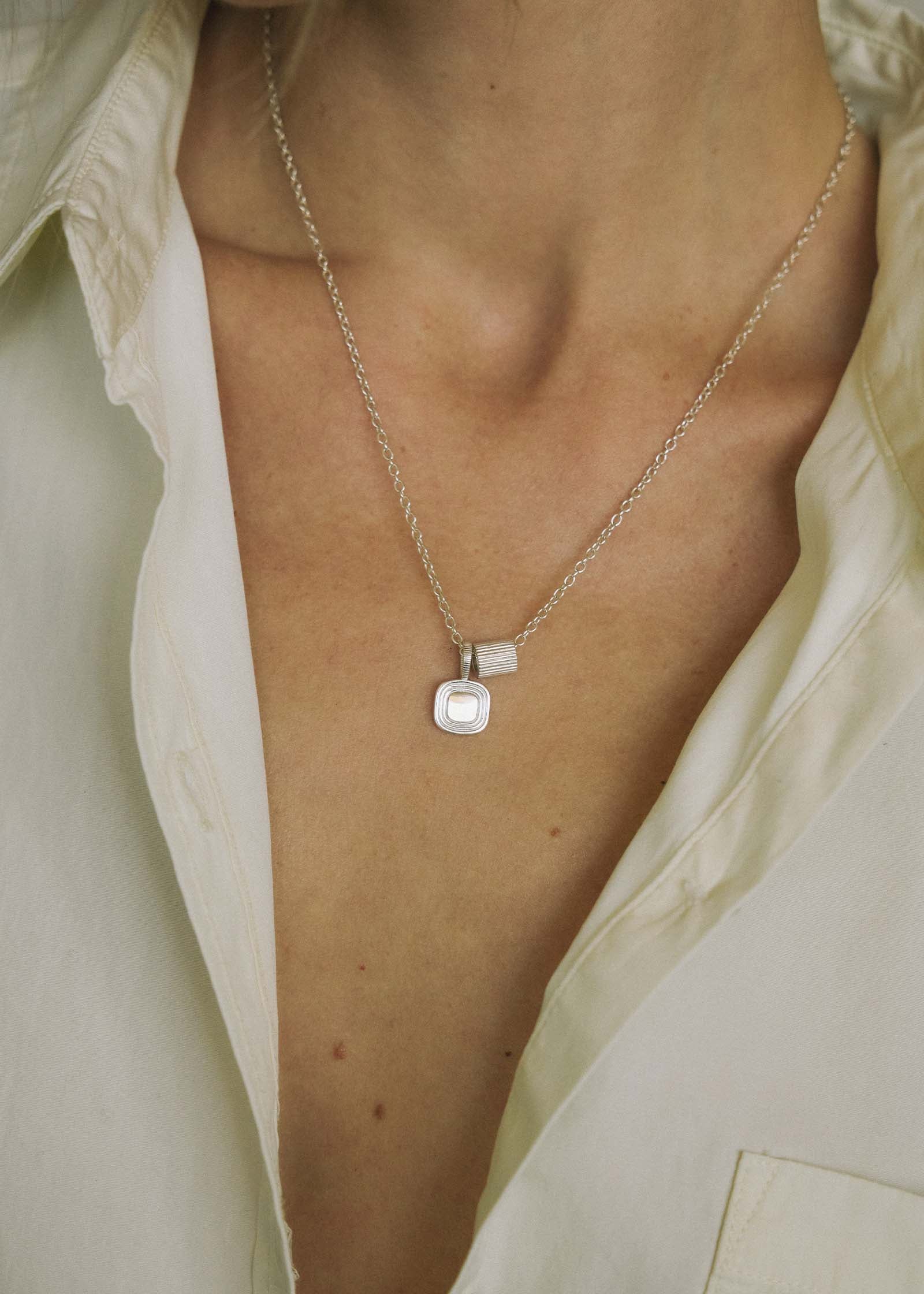 Simple Silver Cable Rolo Link Chain Necklace Simple Silver Cable Rolo Link Chain Necklace — Silver Jewelry