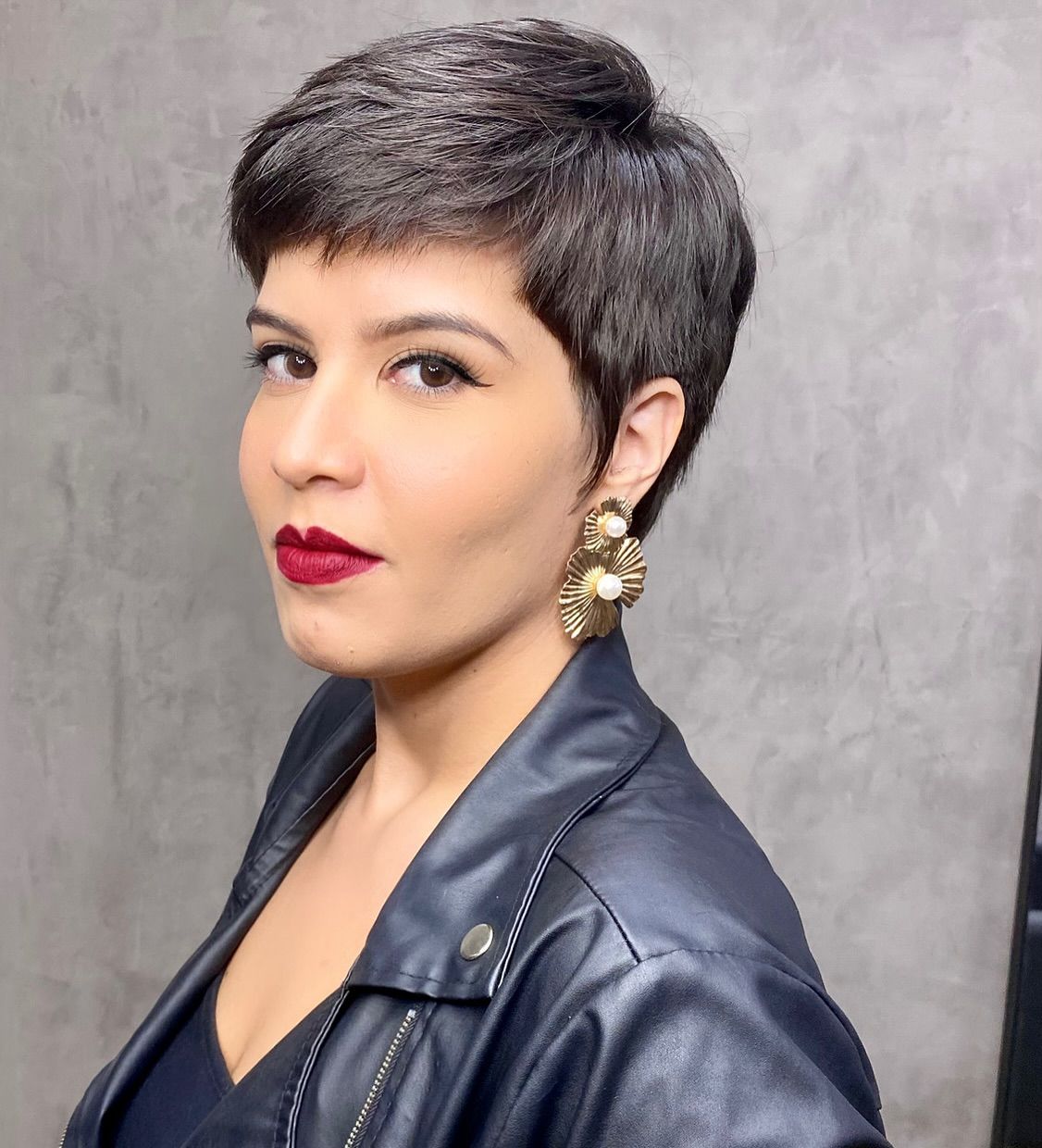 Tousled Pixie With Textured Layers Tousled Pixie With Textured Layers — Pixie Cut for Round Face