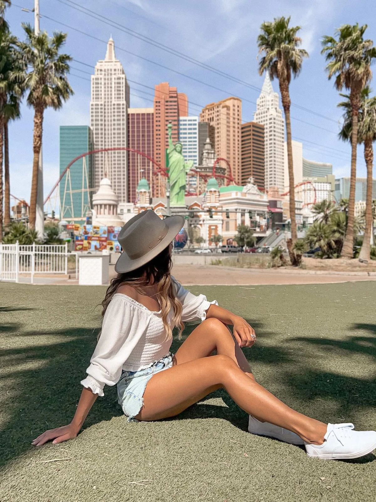Casual Vegas Daytime Look: Off-Shoulder Top and Denim Shorts — Vegas Club Outfits