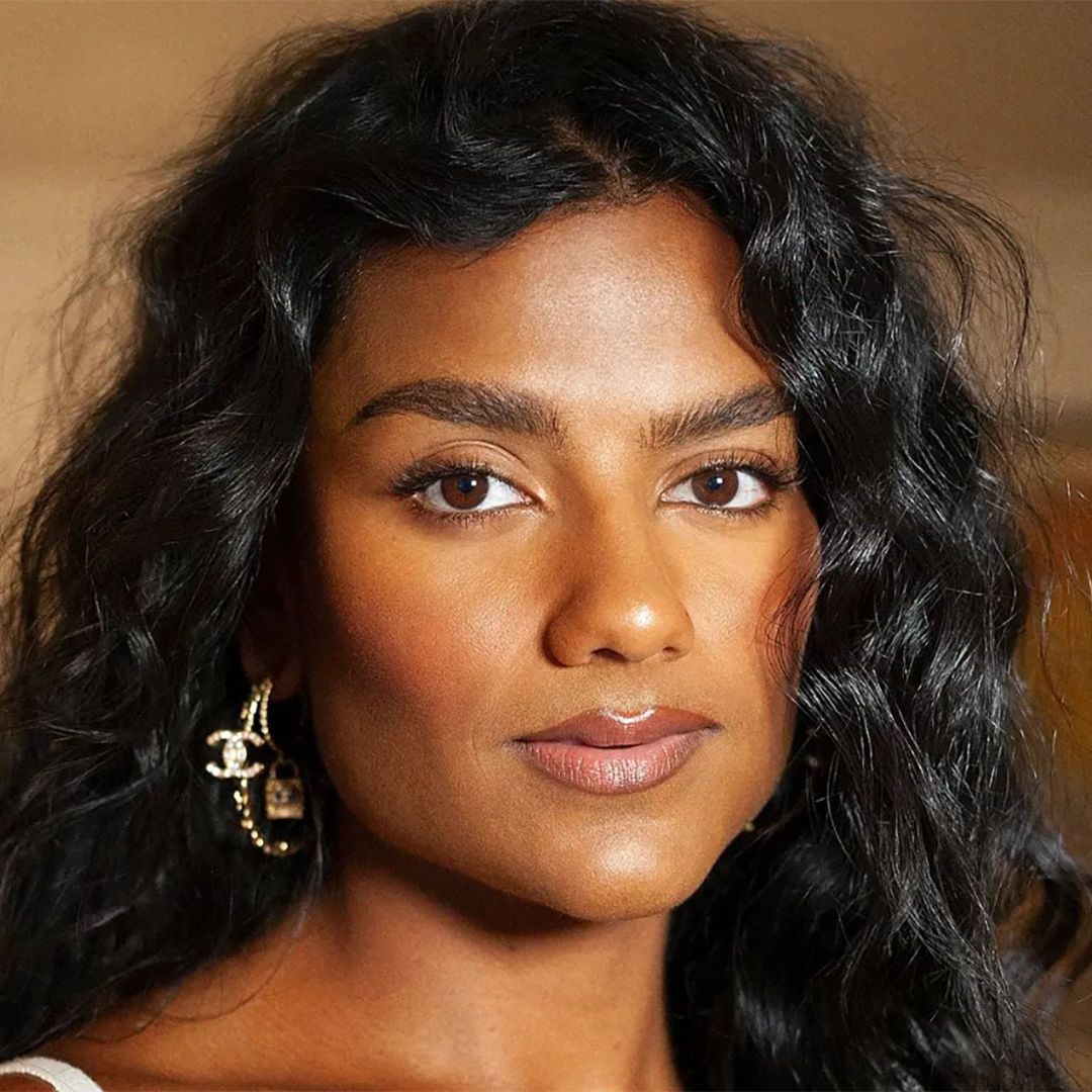 Collarbone Shag With Curtain Bangs — Haircuts for Wavy Hair