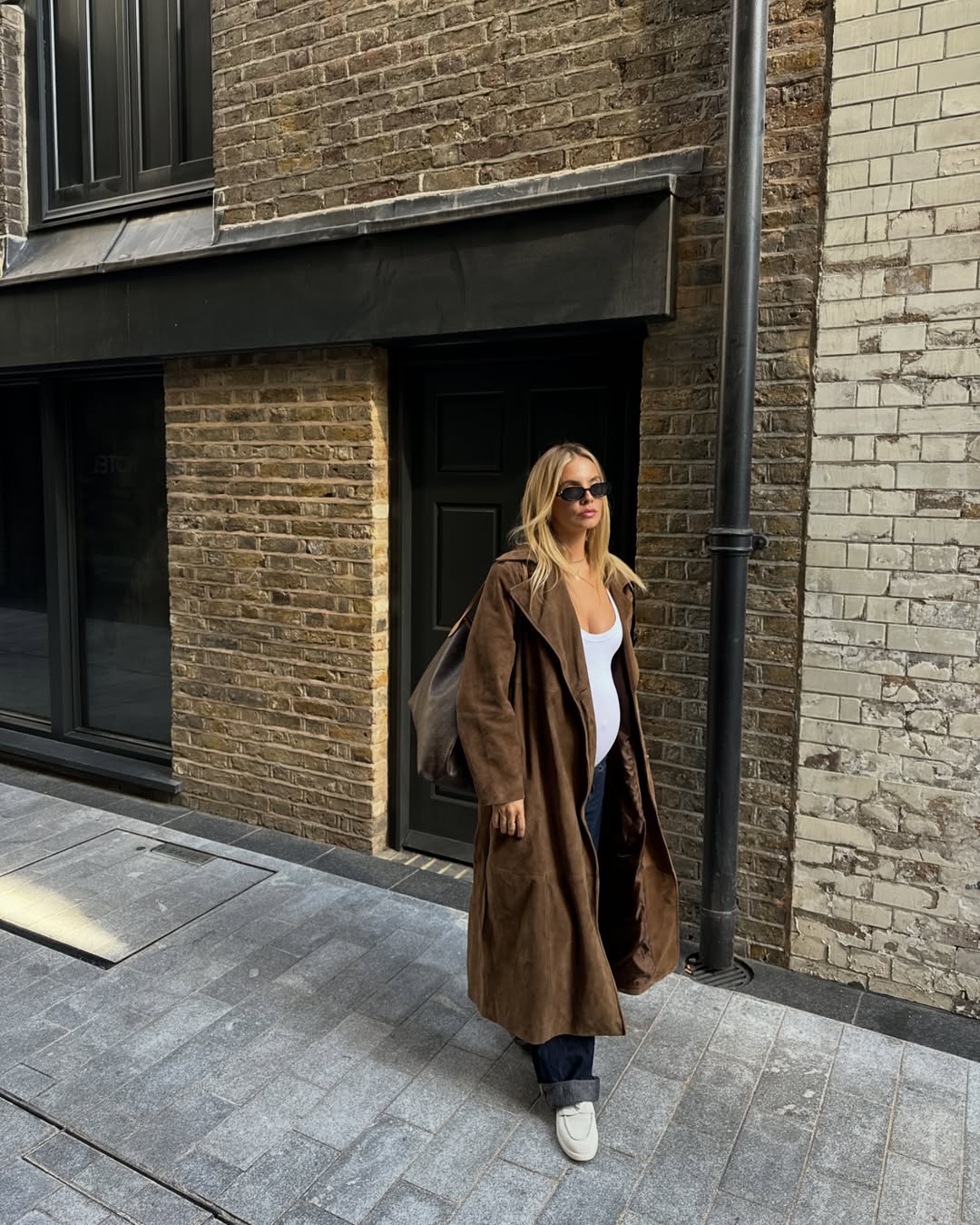 Effortless Flowing Brown Trench Coat with Jeans — Trench Coat Outfits