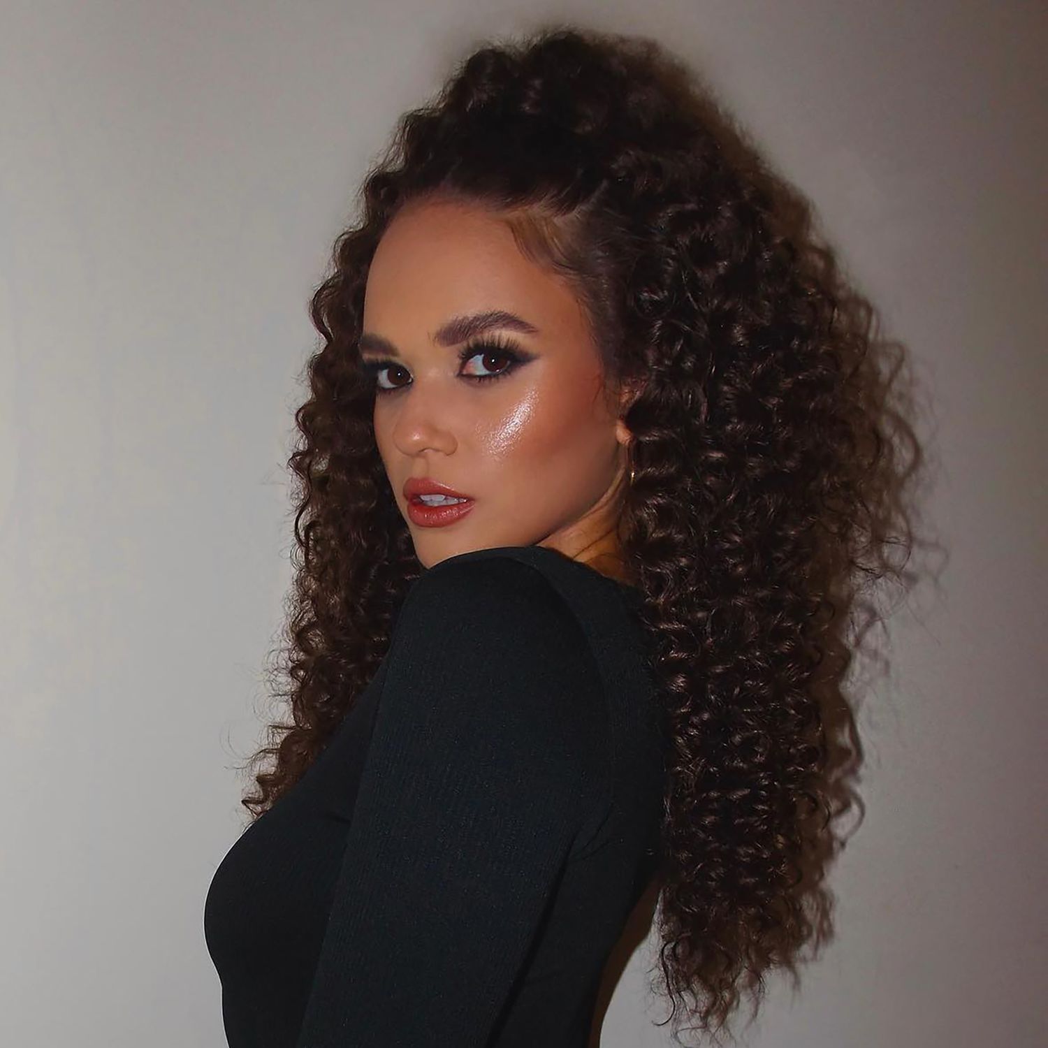Slicked Back Curls With Dark Brown Base Slicked Back Curls With Dark Brown Base — Half Up Half Down Curly Hair