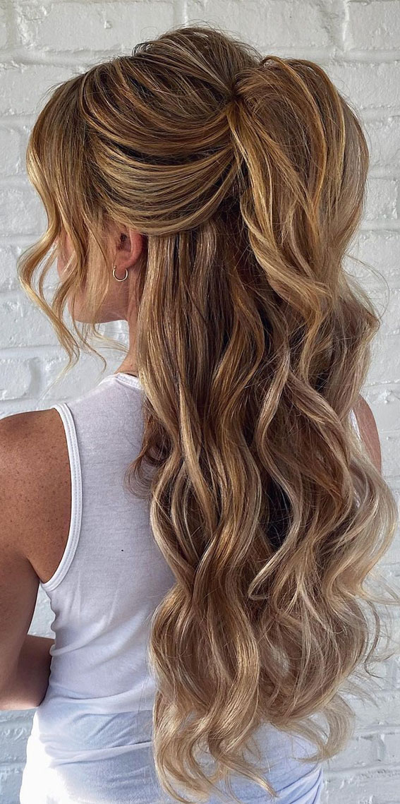 Voluminous Honey Blonde Ponytail — Half Up Half Down Hairstyles