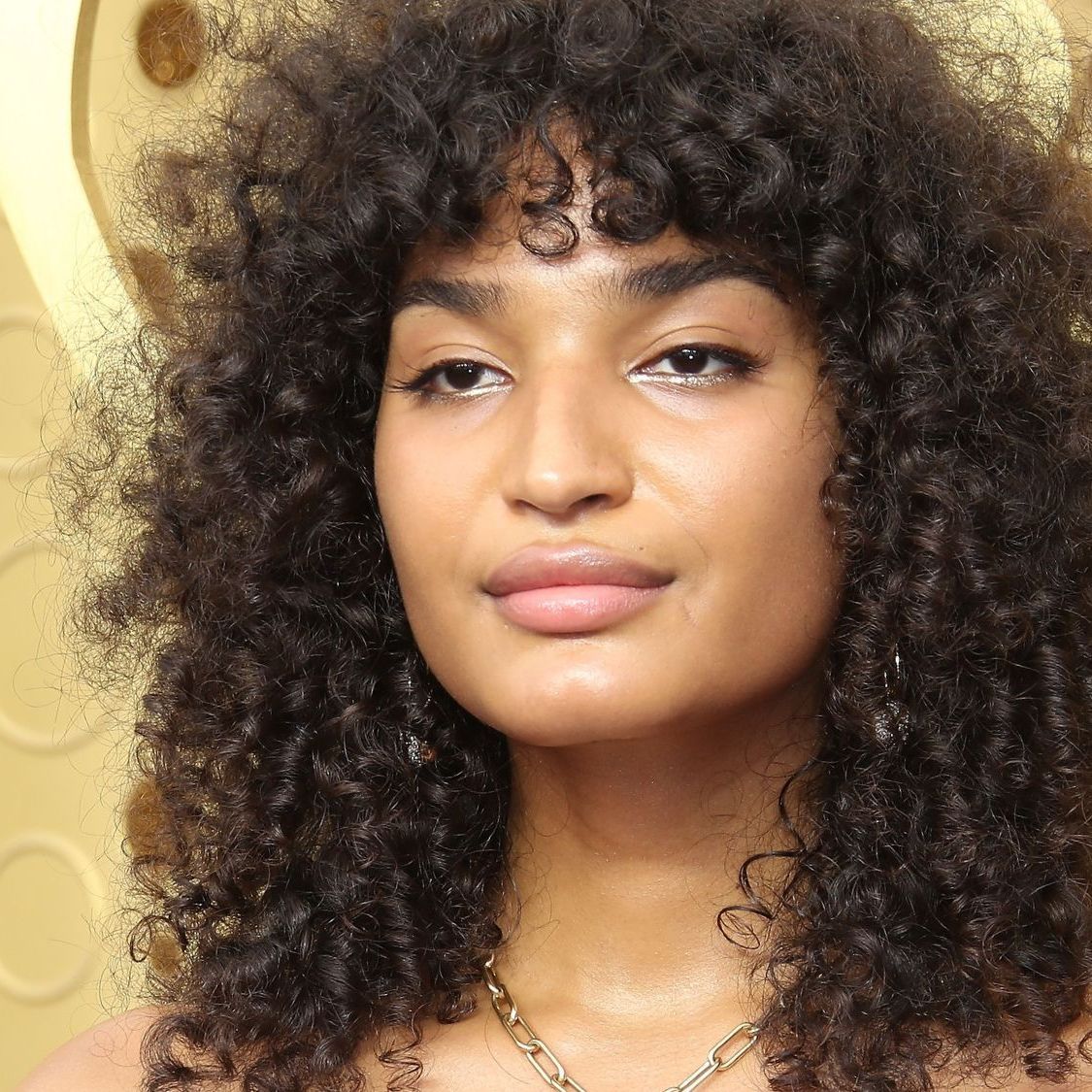 Shoulder Curls With Wispy Bangs Shoulder Curls With Wispy Bangs — Haircuts for Square Faces