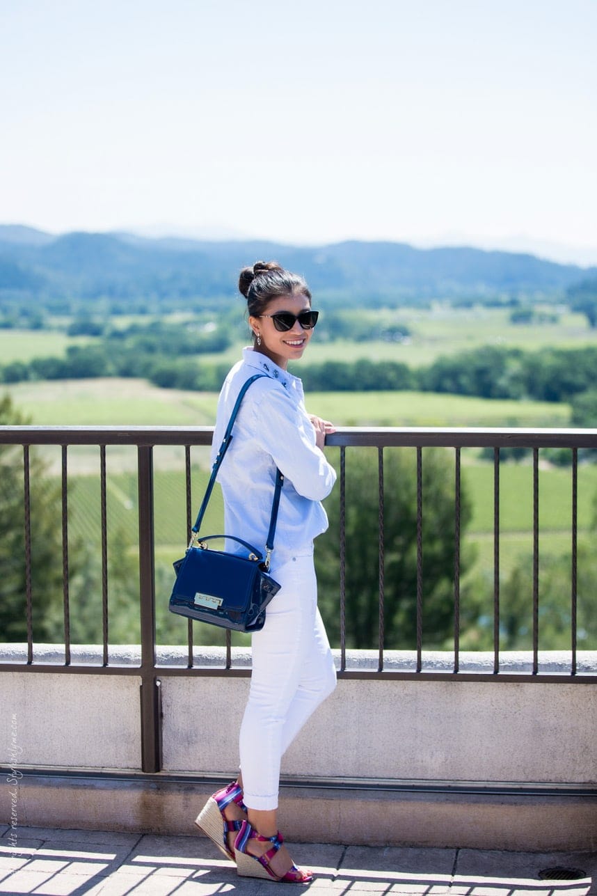 Light Blue Button-Down Shirt and White Skinny Jeans for a Classic Winery Look — Winery Outfits