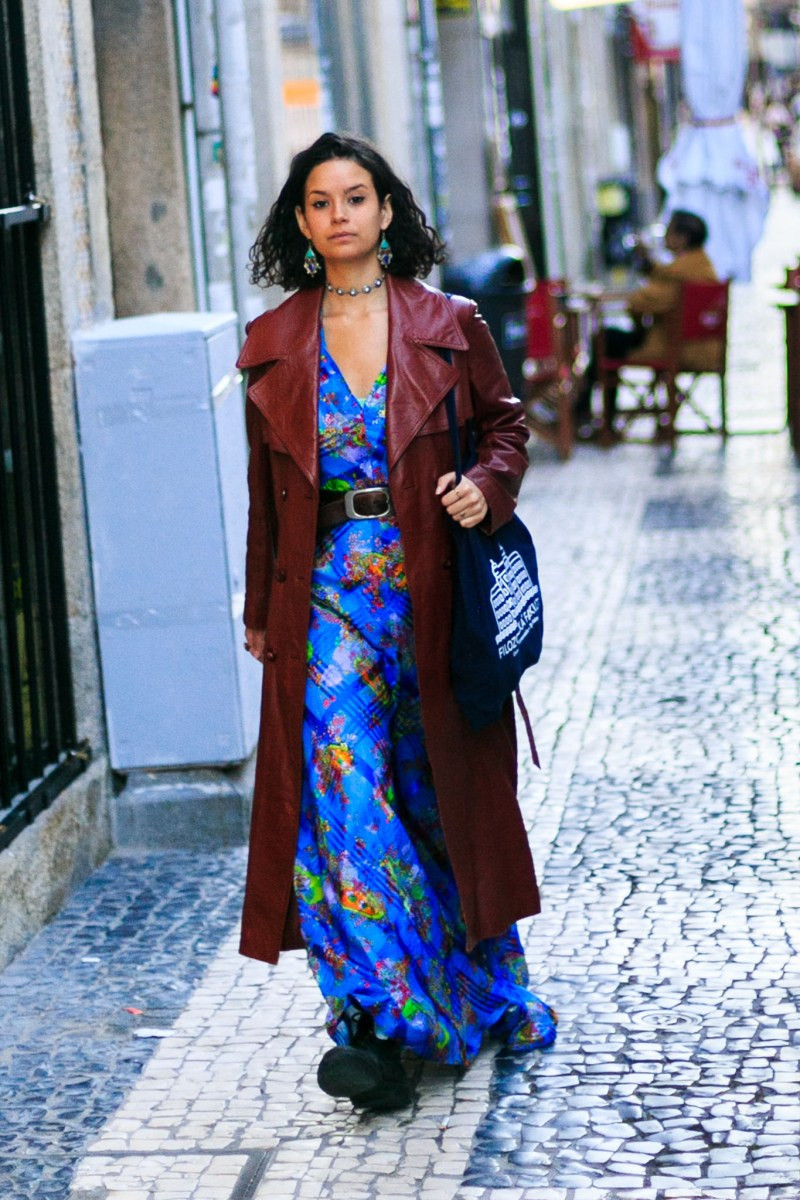 Leather Coat Over Printed Maxi Dress for Autumn Style — Portugal Outfits