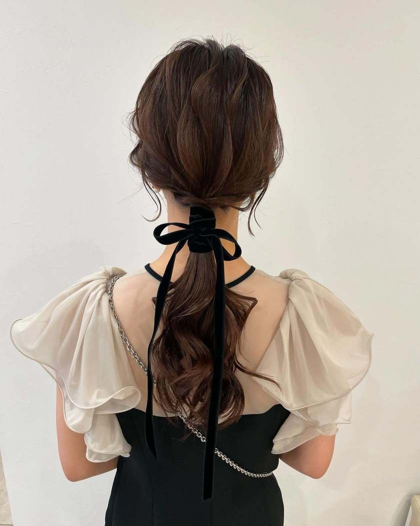 Dark Brown Low Ponytail With Velvet Ribbon Dark Brown Low Ponytail With Velvet Ribbon — Ribbon Hairstyles